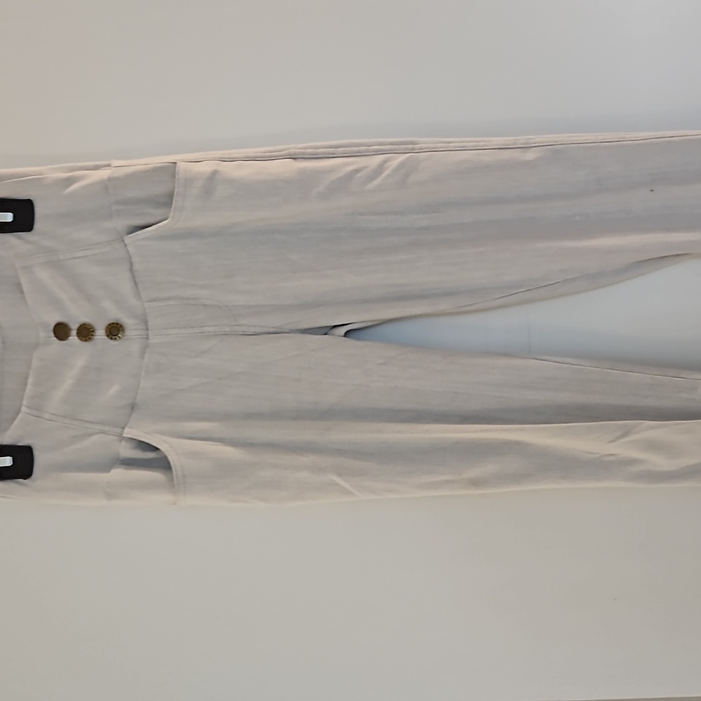 Capri pants, flattering at the waist!